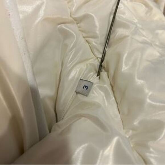 Women's Moncler White faux fur detachable hood down jacket size 3 NWT - Picture 4 of 16